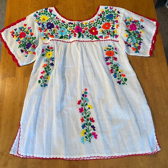 Siren Tops - NWOT Size Large Siren La Primavera hand-embroidered Mexican style peasant top